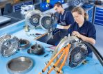 W fabryce w Hildesheim Bosch tworzy linię produkcji seryjnej silników elektrycznych, które mogą być zastosowane zarówno w napędach hybrydowych jak i pojazdach elektrycznych. 