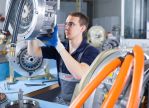 Bosch zatrudnia w dziale badawczo-rozwojowym technologii dla pojazdów hybrydowych i elektrycznych blisko 800 pracowników. 